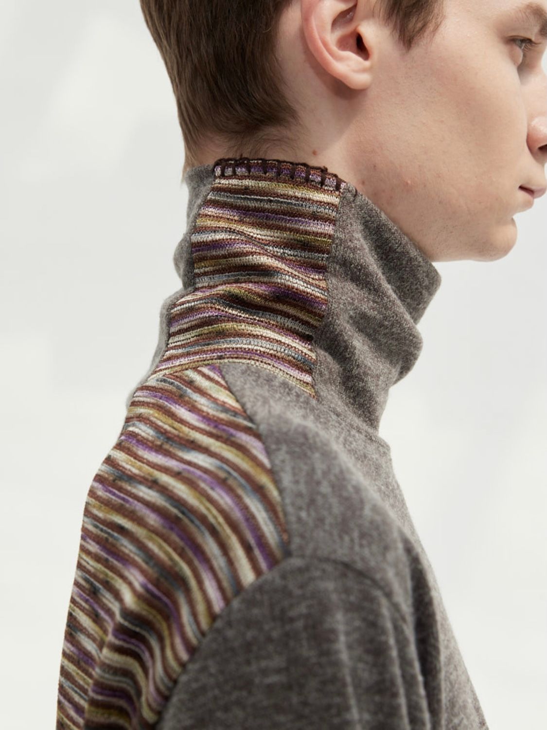 【21AW】ADRIAN TURTLE-NECK SWEATER / ブラウン