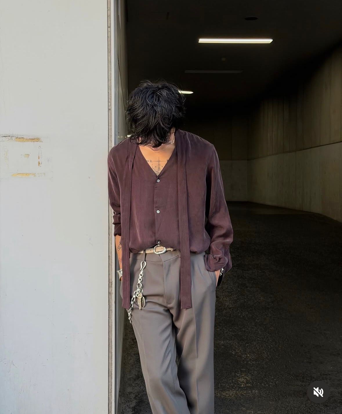 【26AW】Vネック ボウタイ ブラウス 長袖 シャツ / V-NECK BOW TIE BLOUSE .16 / OXBLOOD(ブラッド)