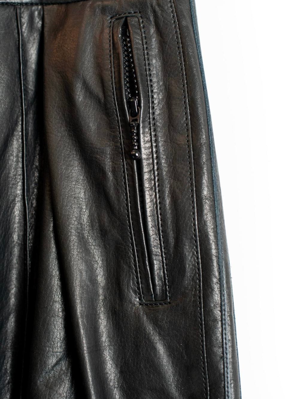 【25AW】ワイド トラック カウレザー パンツ / WIDE TRACK COW LEATHER PANTS / ブラック