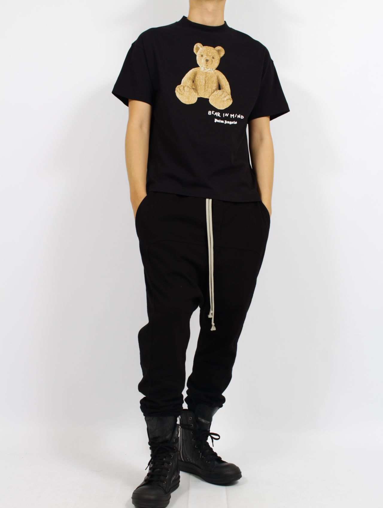 PALM ANGELS - 【25SS】ベアー イン マインド レッグ Tシャツ
