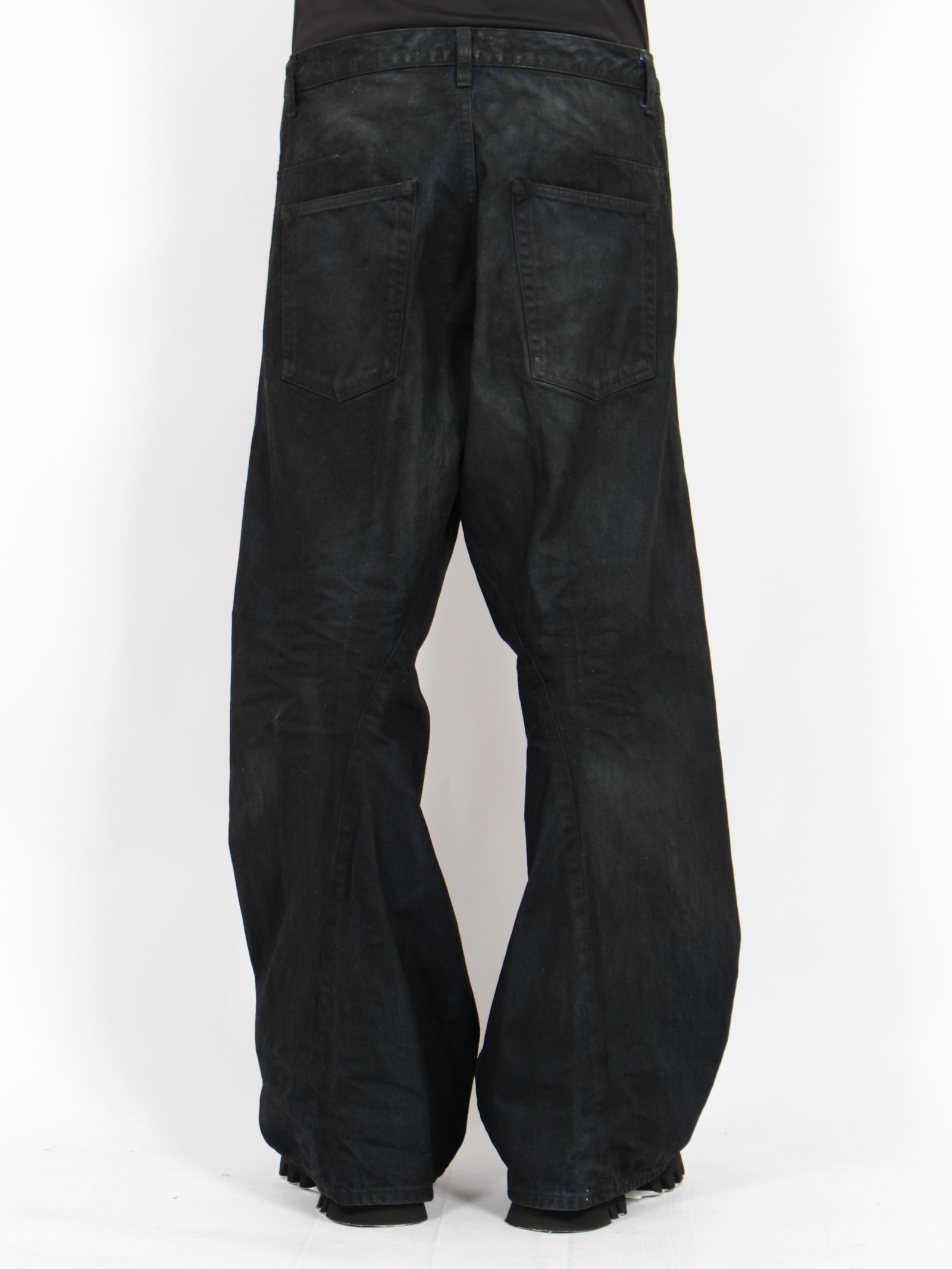 【26AW】3D ツイステッド ワイド レッグ ジーンズ デニム パンツ コーティング加工 / 3D TWISTED WIDE LEG JEANS / LUSTER COATED INDIGO(インディゴ)