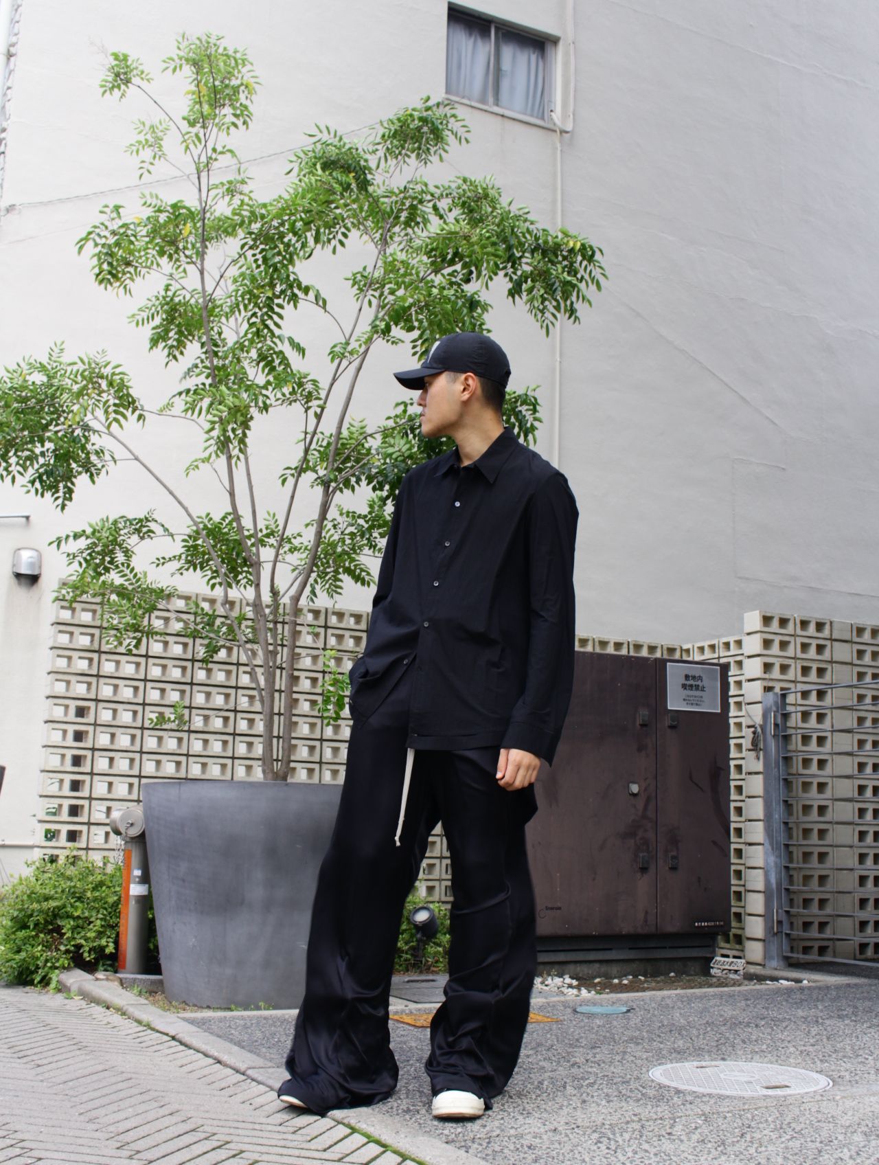 【25SS】ハンドステッチ ヘム ボンバー リラックス フィット シャツ / HAND-STITCHED HEM BORDER  RELAXED FIT SHIRT / ブラック