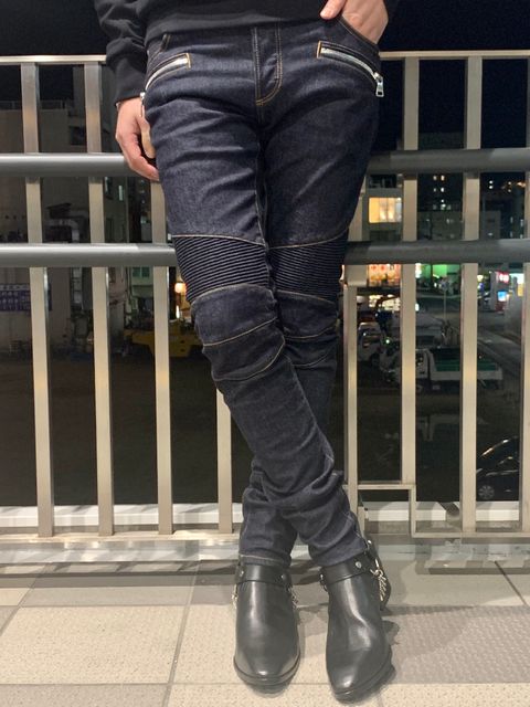 同系色でスタイリッシュに!BALMAINのアイテムを使用したコーディネート!
