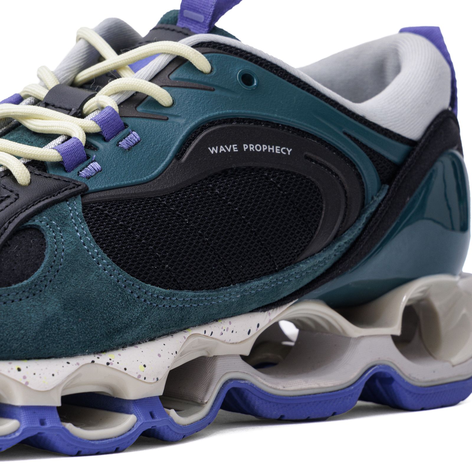 Graphpaper x Mizuno Wave Prophecy 