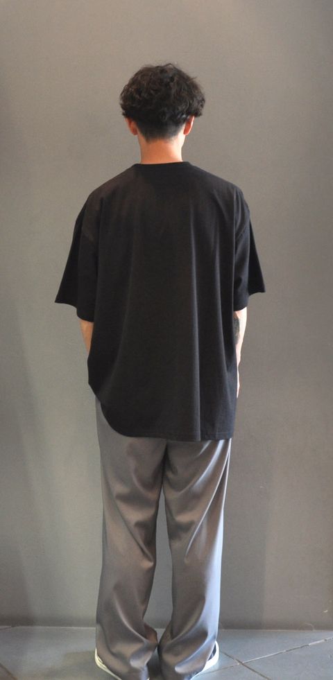 オーバーサイズT×レギュラーパンツ