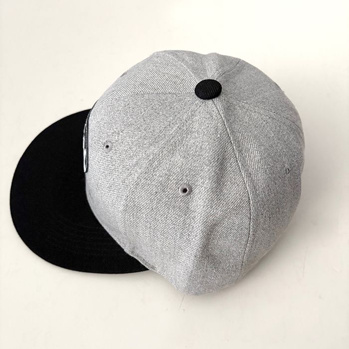 Flat Visor Cap / H.GRAY×BLACK / スナップバックキャップ