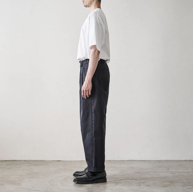 TapWater - Cotton Chino Tuck Trousers / NAVY | Stripe Online Store