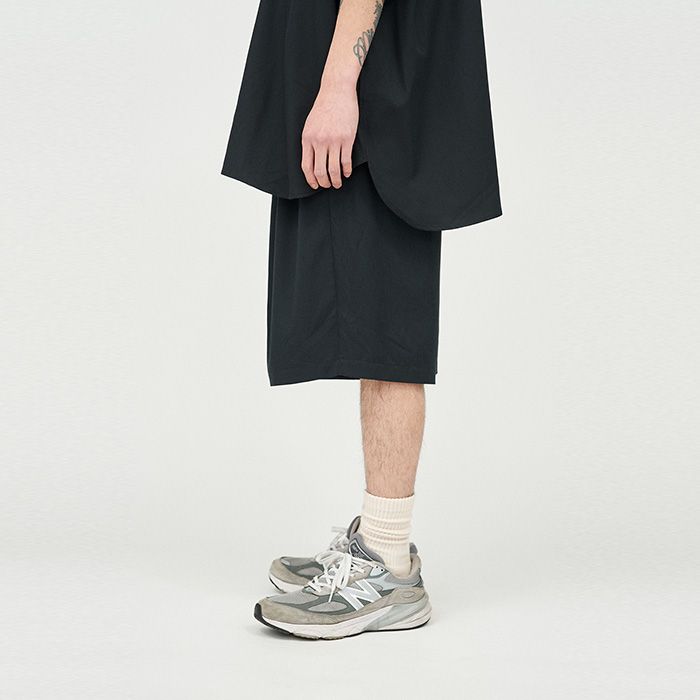 COOLFIBER TWO TUCK EASY SHORTS / BLACK