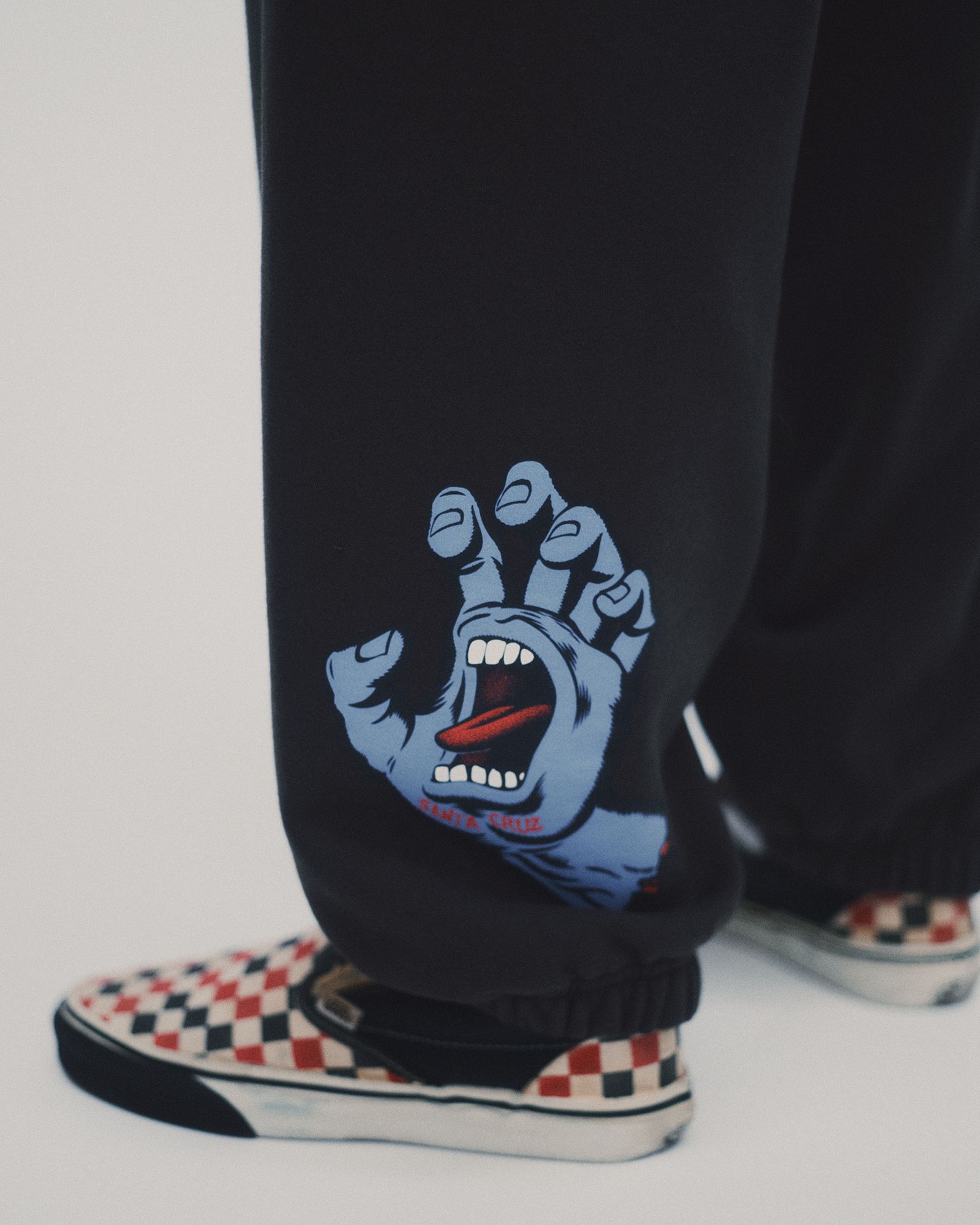 SANTA CRUZ / SCREAMING HAND SWEATPANTS / Faded Black