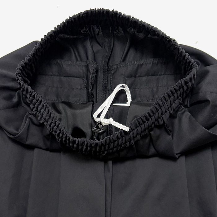 Silicon Poplin Two Tuck Easy Wide Pants / Black