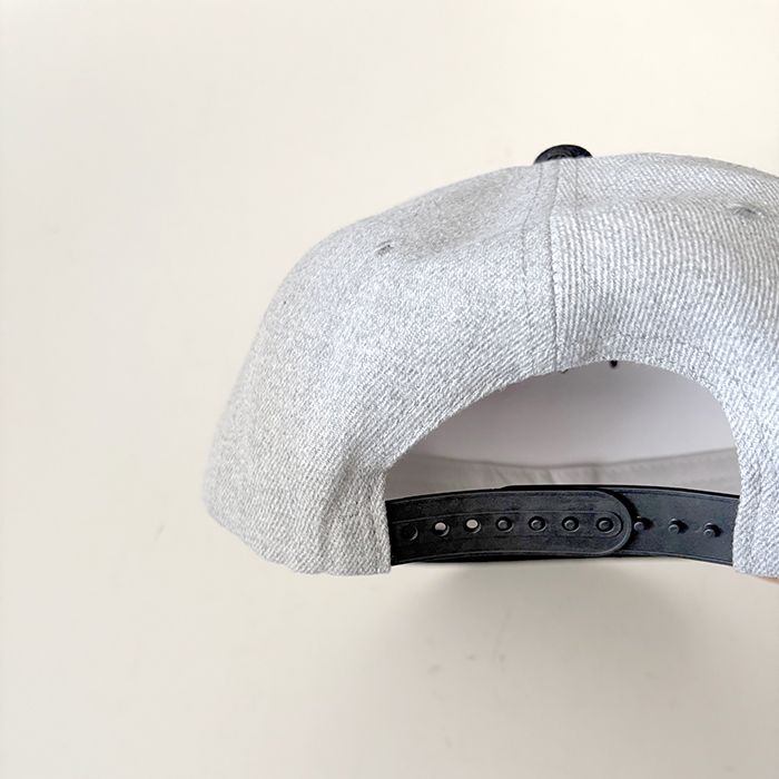 Flat Visor Cap / H.GRAY×BLACK / スナップバックキャップ