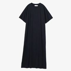 Women / Fine Smooth Crew Neck Dress / Black