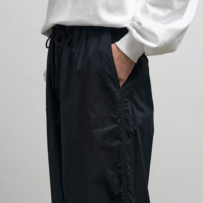 Garment Dyed Typewritter Parachute Pants / Black