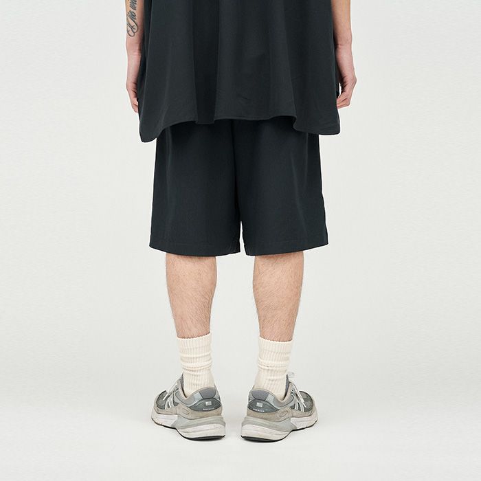COOLFIBER TWO TUCK EASY SHORTS / BLACK