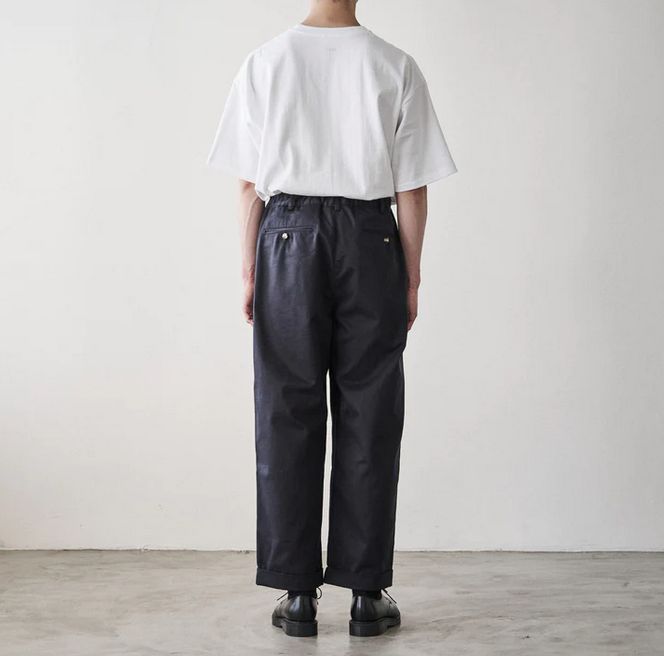 TapWater - Cotton Chino Tuck Trousers / NAVY | Stripe Online Store