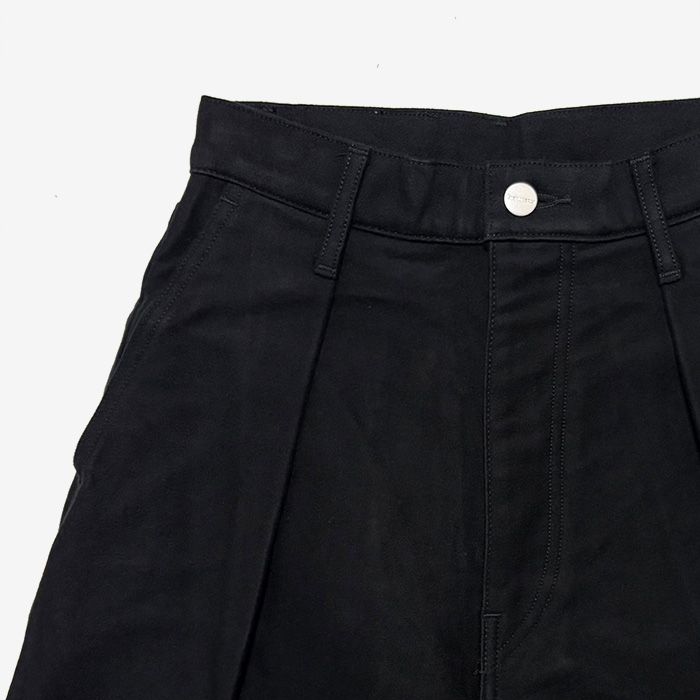 Women / Cotton Double Serge Two Tuck Wide Pants / Black