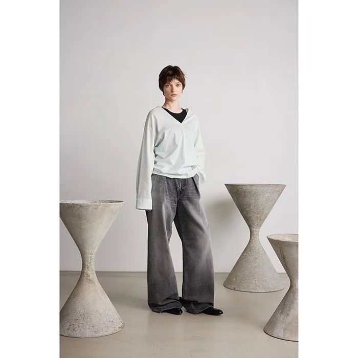 Women / Silicon Lawn V Neck Blouse  / Pale Green