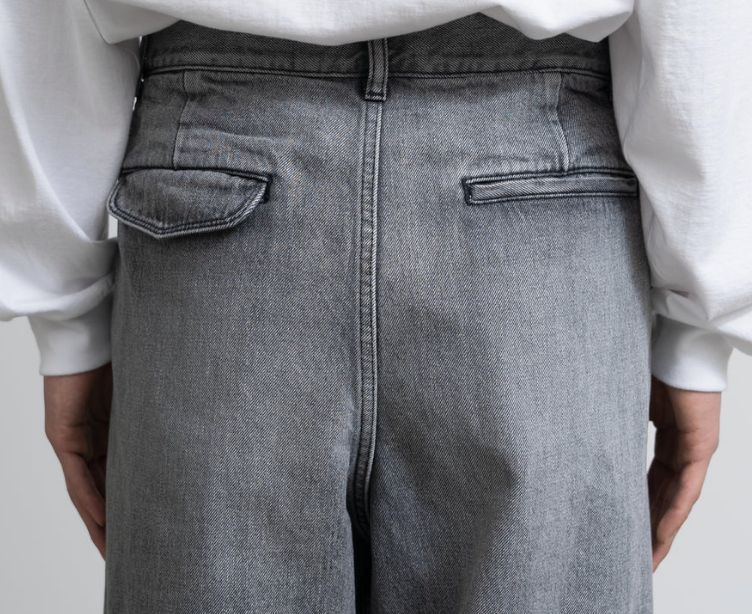 Selvage Denim Two Tuck Pants -LIGHT FADE- / BLACK LIGHT FADE