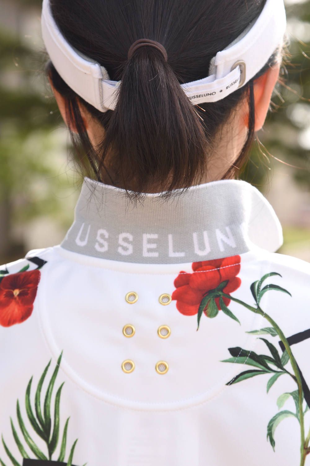 《RUSSELUNO》 フロントとバックでスタイルの印象をガラリと変えるコーディネート