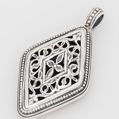 Garden Shadows Kite Pendant / GP010