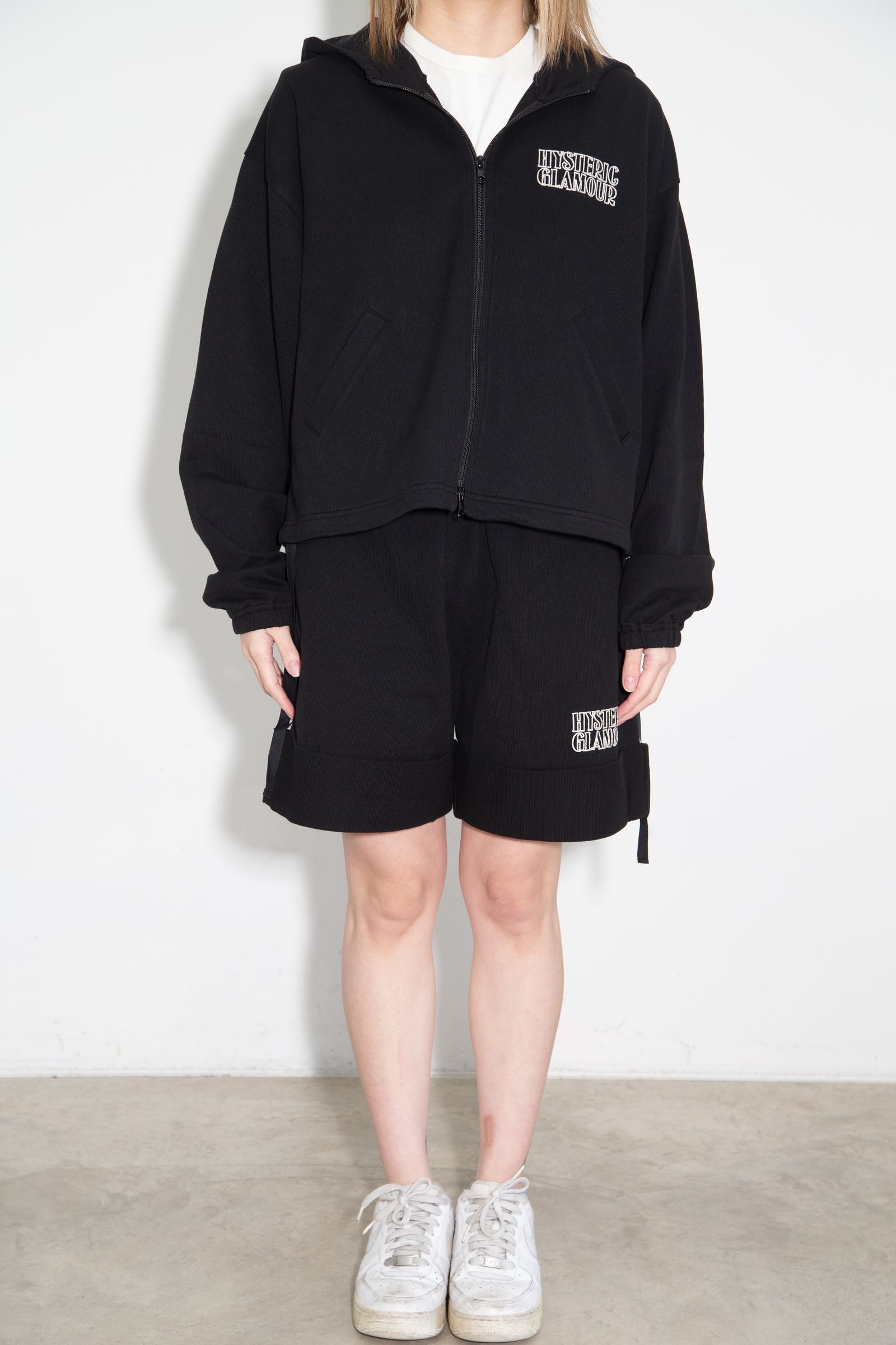 【セットアップ】TAKES ME HIGHER刺繍 パーカー、HYSTERIC刺繍 ショートパンツ / ブラック