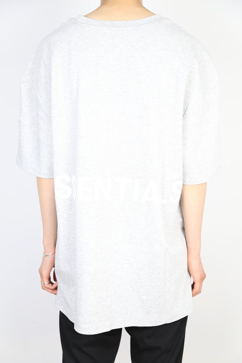 BACK LOGO S/S TEE / グレー