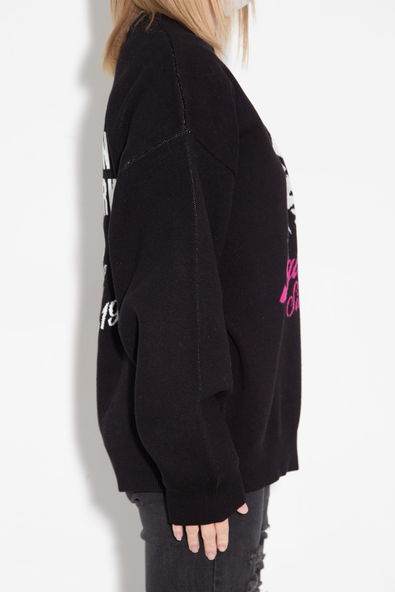 CURSIVE LOGO AND FACE JACQUARD KNIT TOP / ブラック