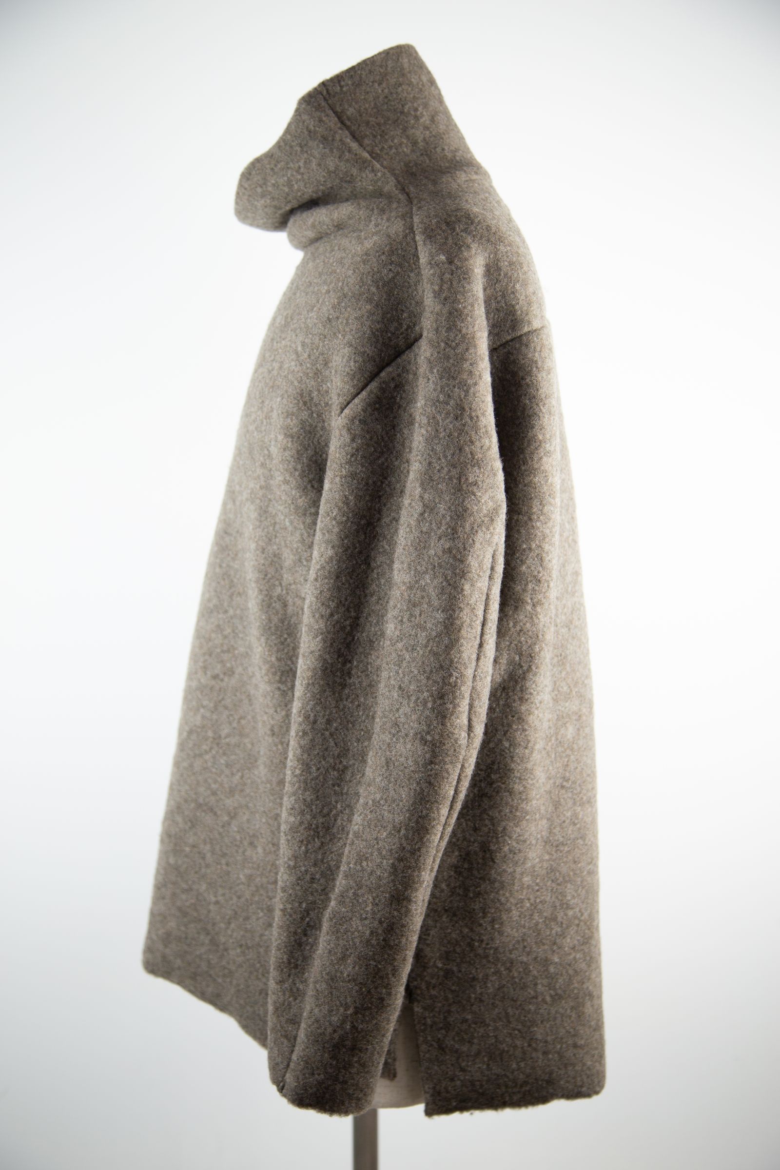 WO FLEECE BOTTLE NECK PULLOVER / ブラウン
