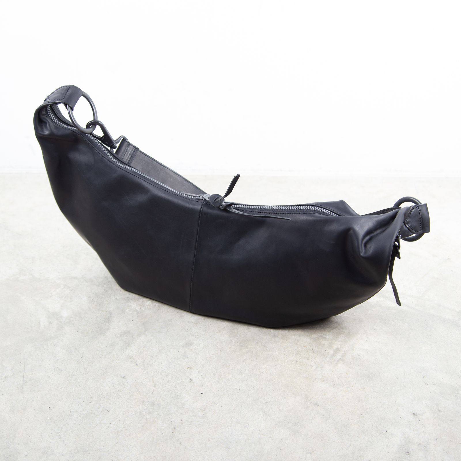 ISAMU KATAYAMA BACKLASH - GUIDI CALF SHOULDER BAG【LARGE