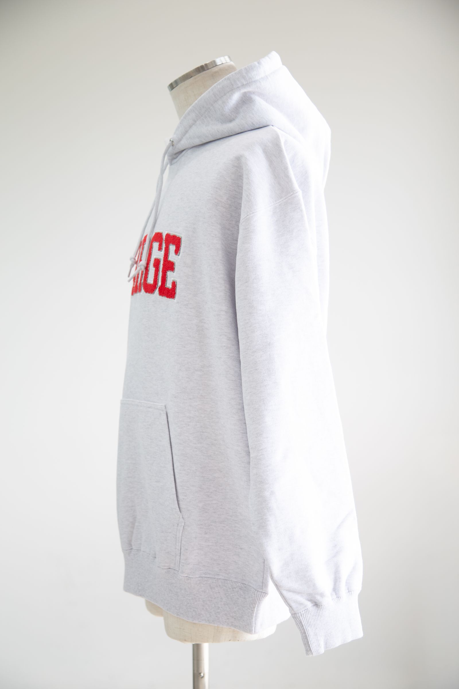 ARCH LOGO HOODED SWEATSHIRT / アッシュ