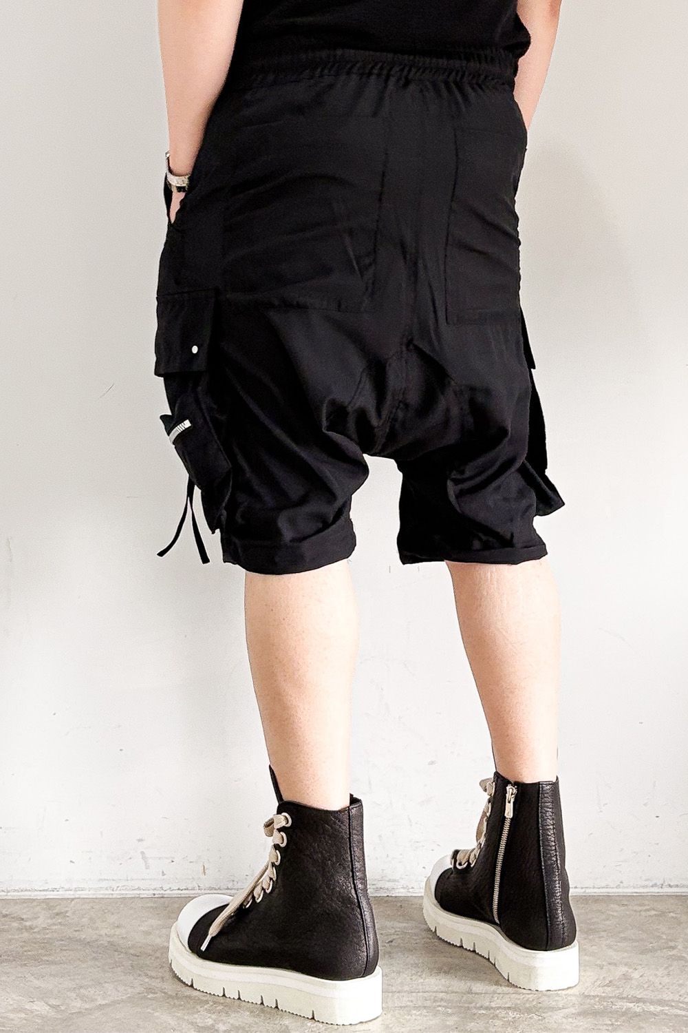CARGO SHORTS / ブラック