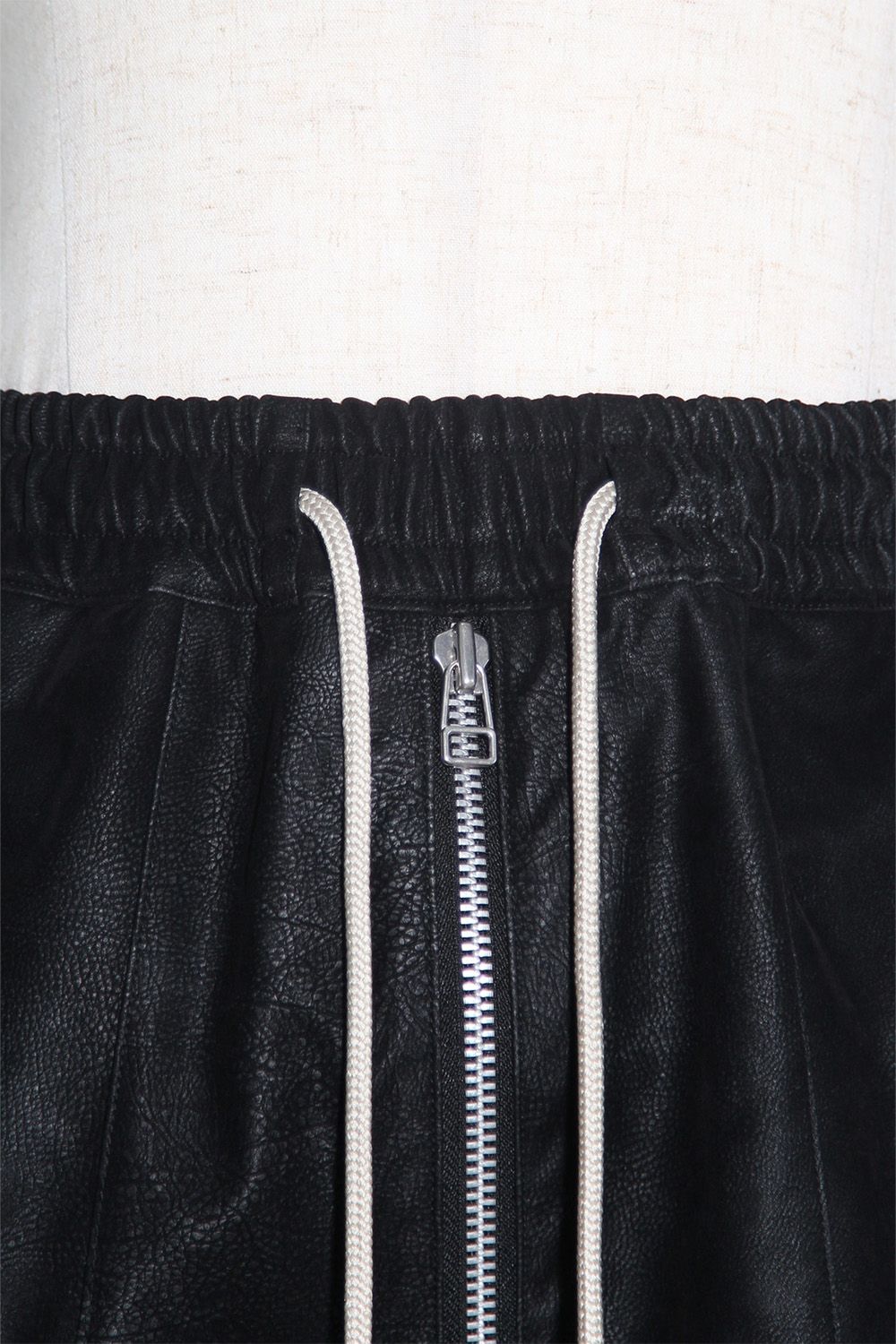 シンセティックレザーベルトカーゴショーツ / BELT CARGO SHORTS / ブラック / ag-12052