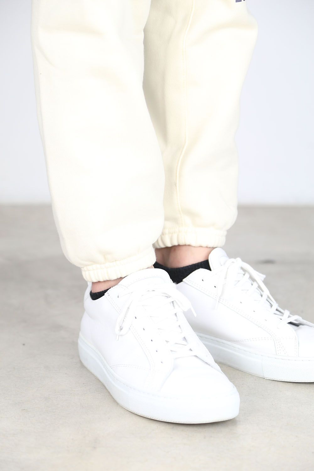 FRONT LOGO REFLECTOR SWEAT PANTS / クリーム