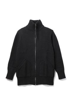 2wayの着こなしが可能なドライバーズニット