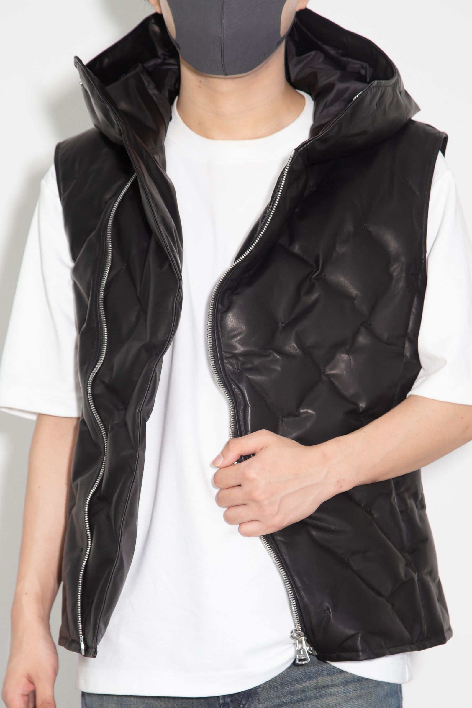 MONOCHROME LUXURY STEER 0.6mm “POLISH WHITE GOOSE DOWN” VEST / ブラック