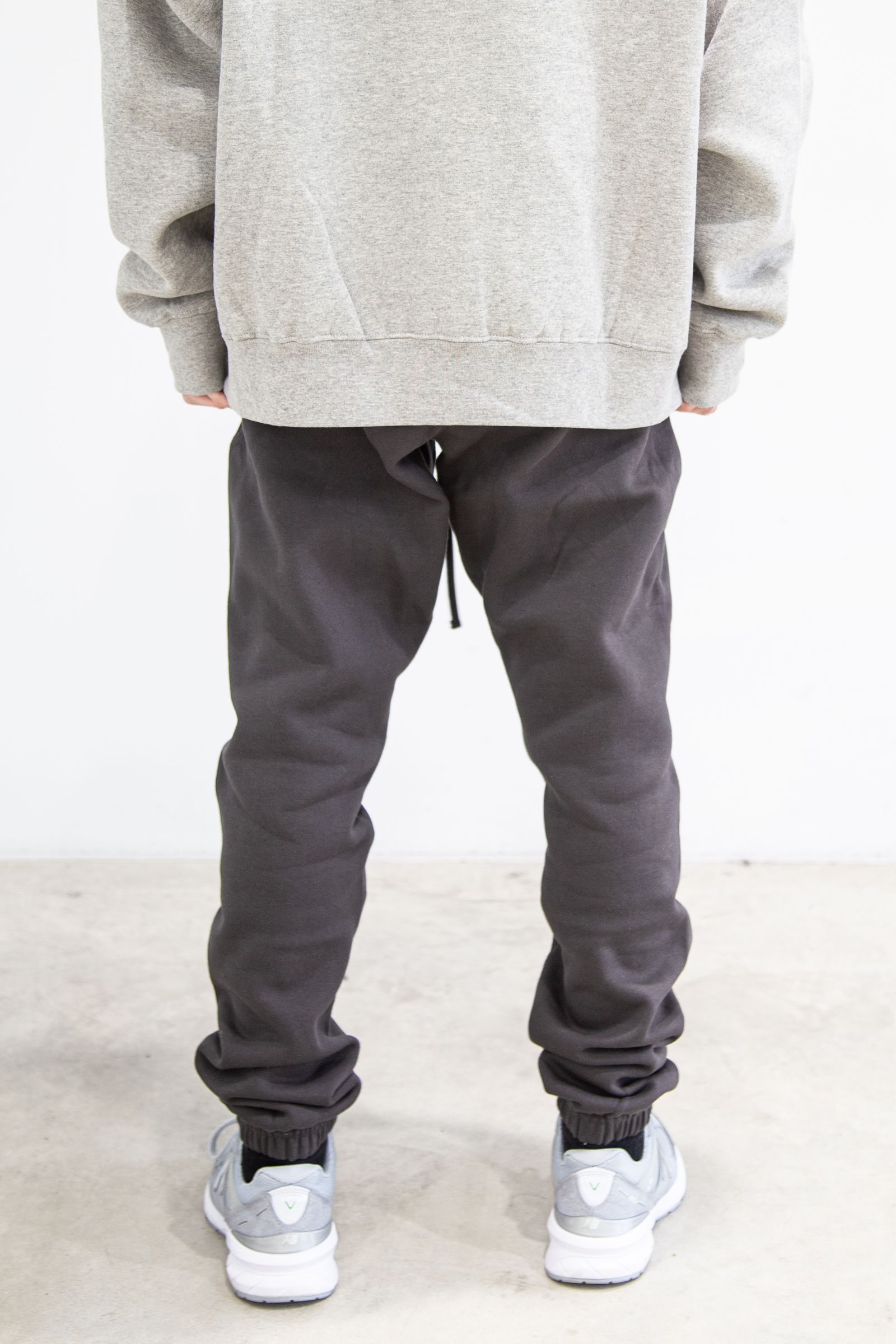 FOG ESSENTIALS - 22SS 1977 SWEAT PANTS / アイアン | Tempt