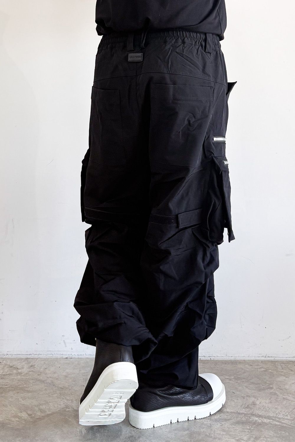 CARGO TUCK WIDE / ブラック