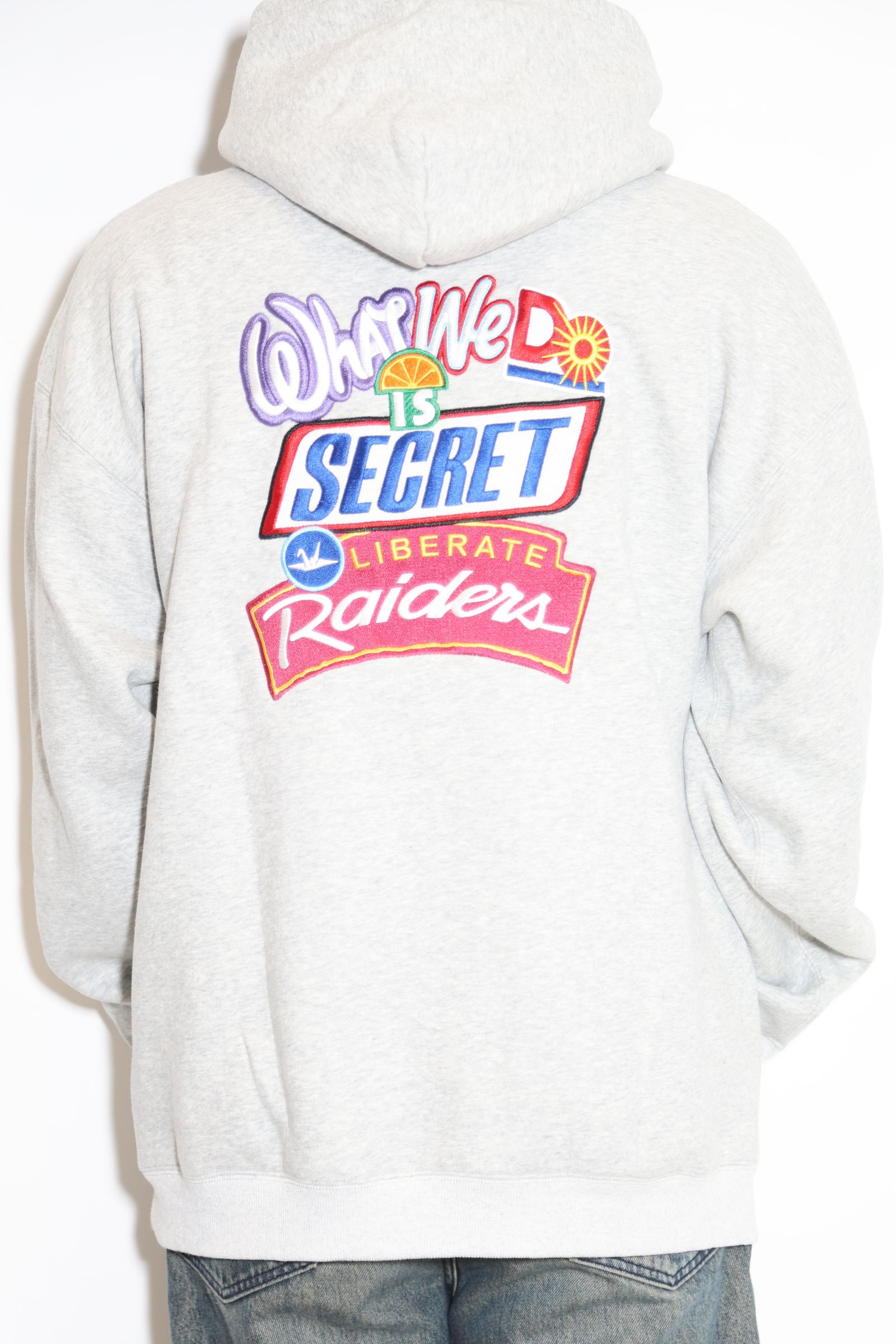 EMBROIDERY HOODIE / グレー