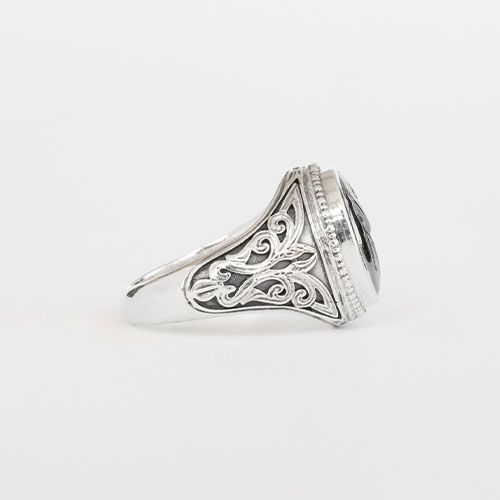 Antelope Signet Ring / GR053