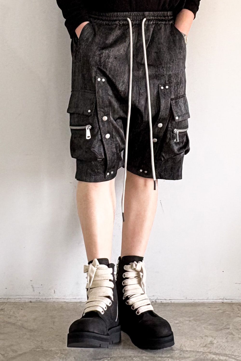 CARGO SHORTS / ブラック