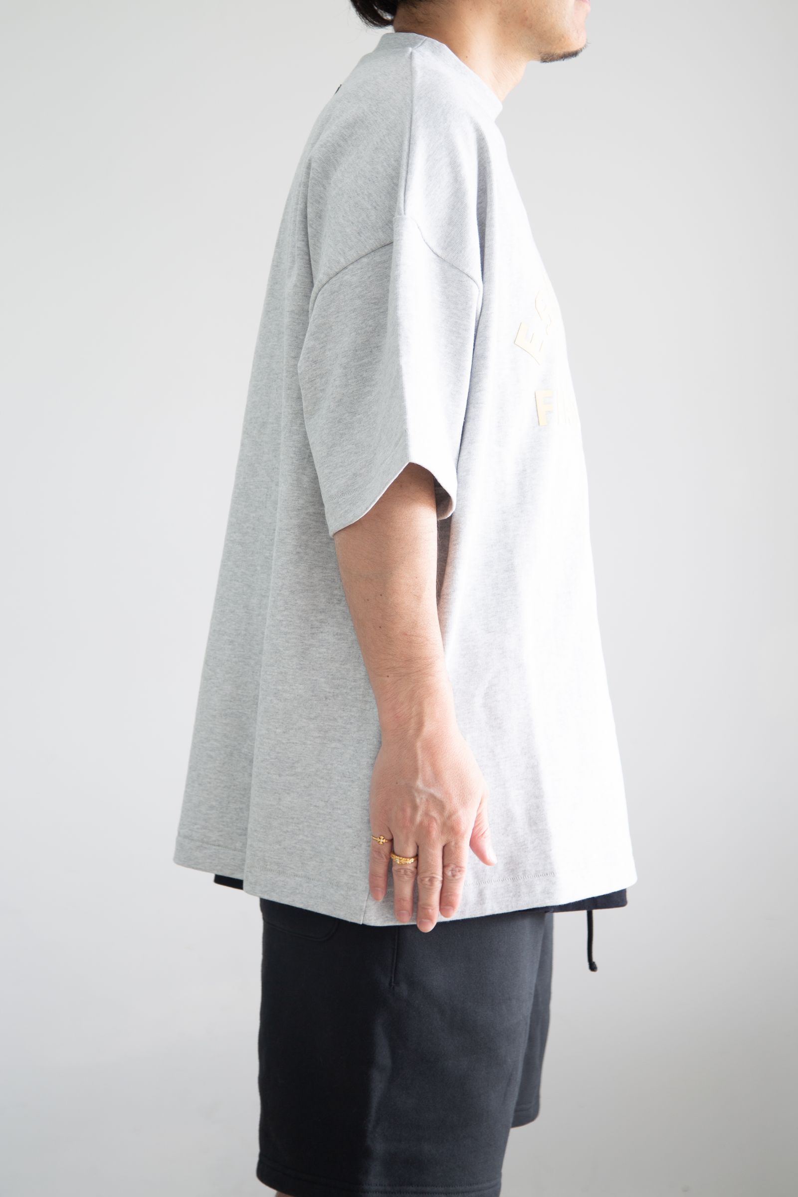 24SS FRONT LOGO SS TEE / ライトオートミール