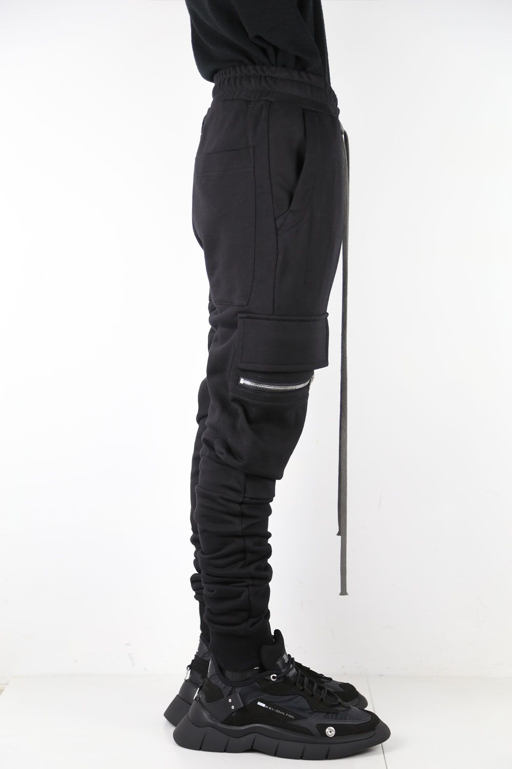 スウェッターカーゴスリムロングパンツ / SWEATER CARGO SLIM LONG PANTS / ブラック