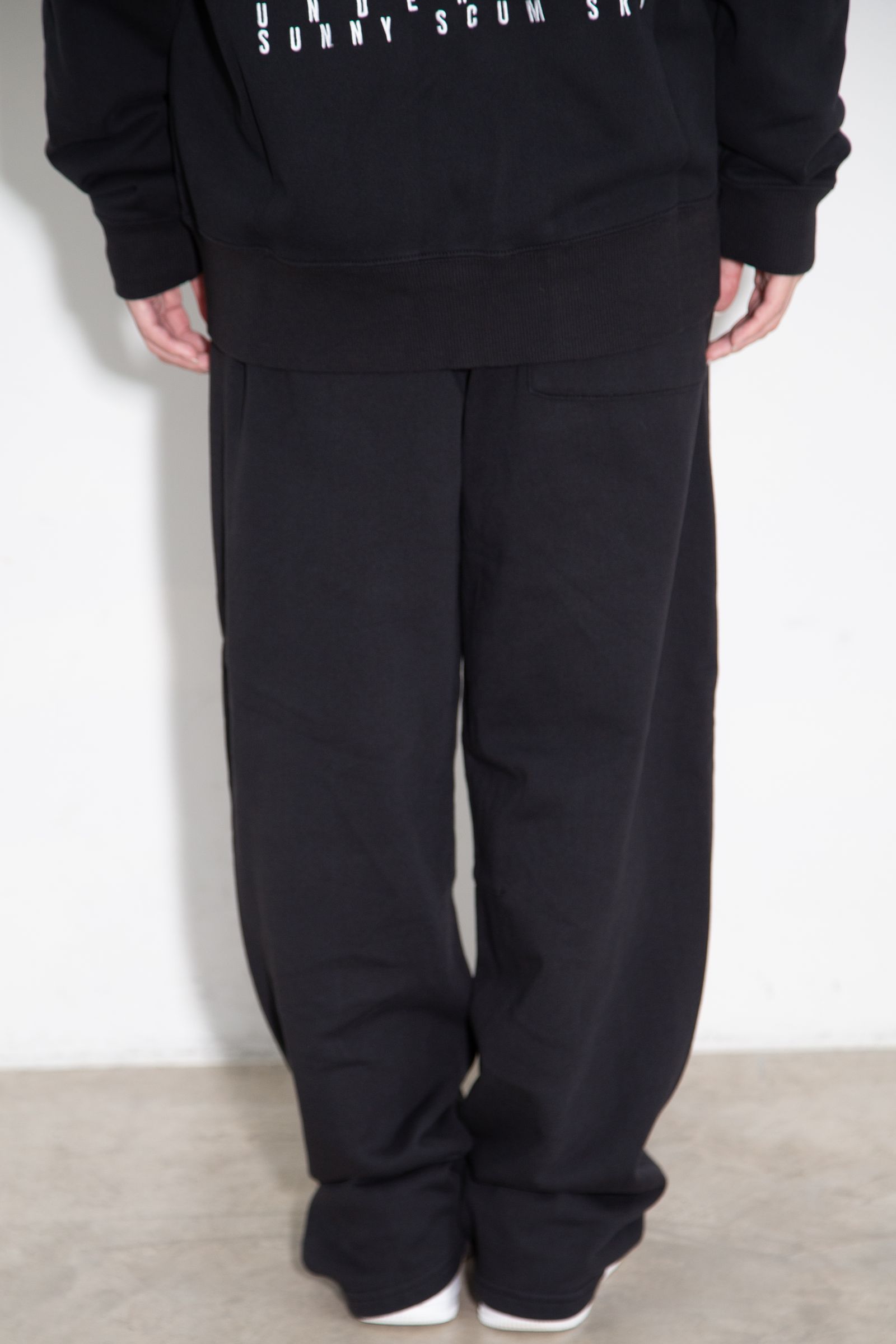 FACE BOX AND MESSAGE SWEATPANTS / ブラック