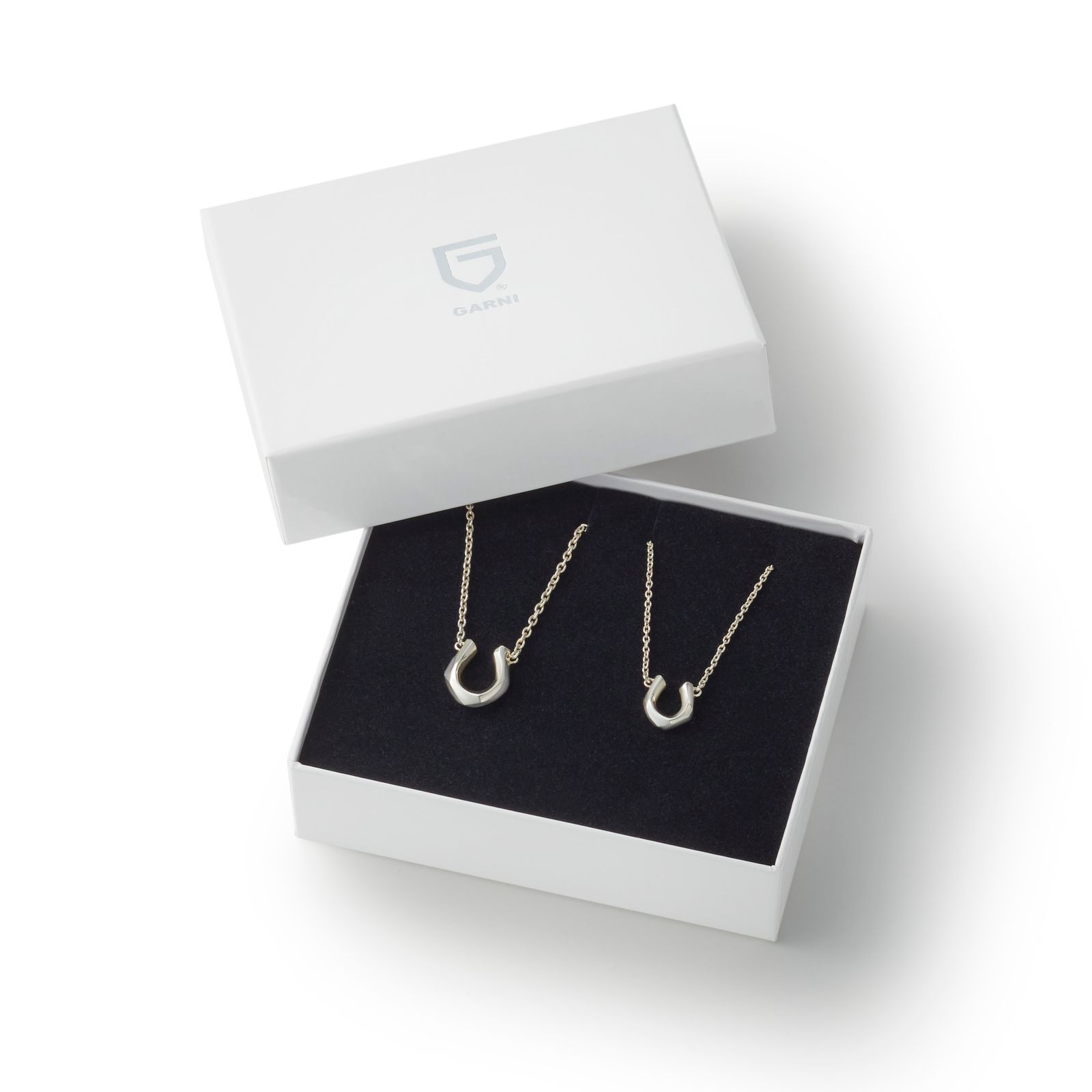 GARNI - Crockery Horseshoe Pendant [2 pcs set]・ペアネックレス | Tempt