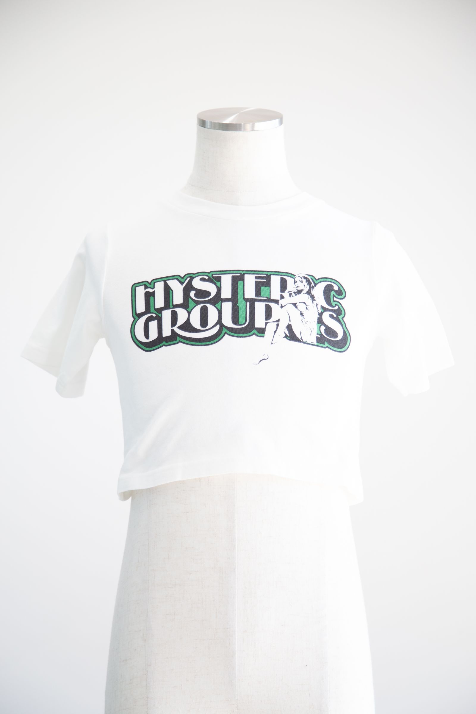 HYSTERIC GLAMOUR - HYSTERIC GROUPIES ショート丈Tシャツ / ホワイト | Tempt