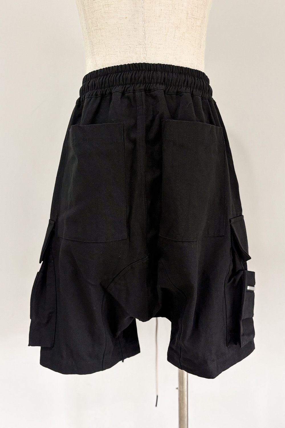 CARGO SHORTS / ブラック