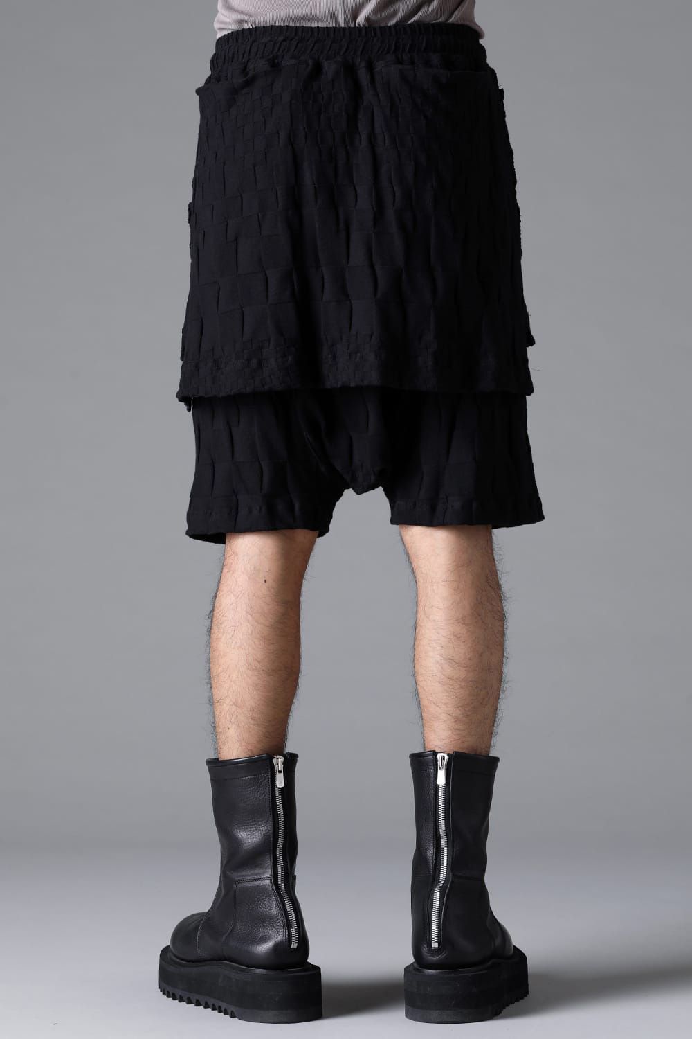 GRADIENT PLAID PATTERN LAYERED SHORTS / ブラック