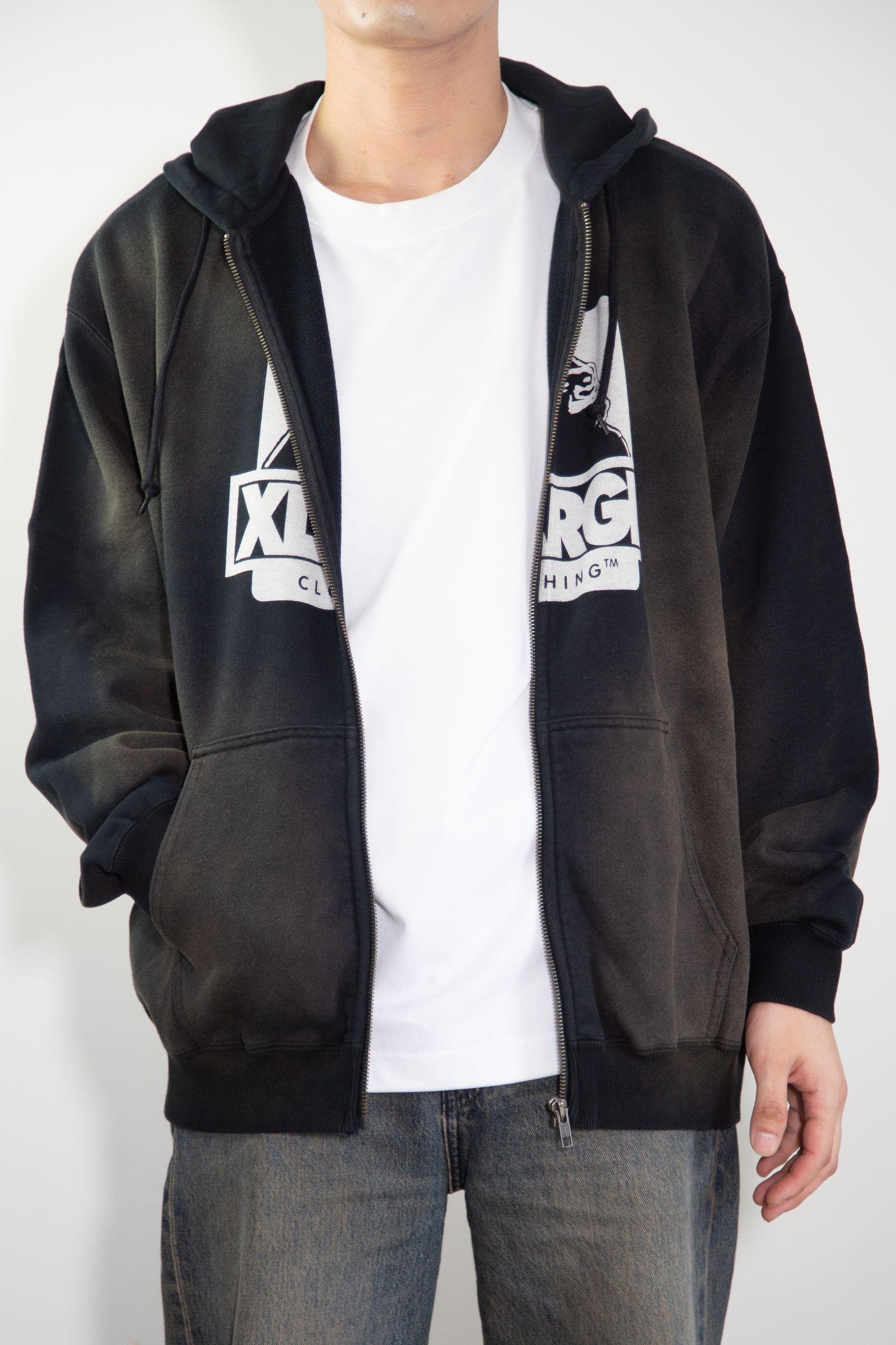 DISCHARGE PRINTED OG ZIP HOODED SWEATSHIRT / ブラック