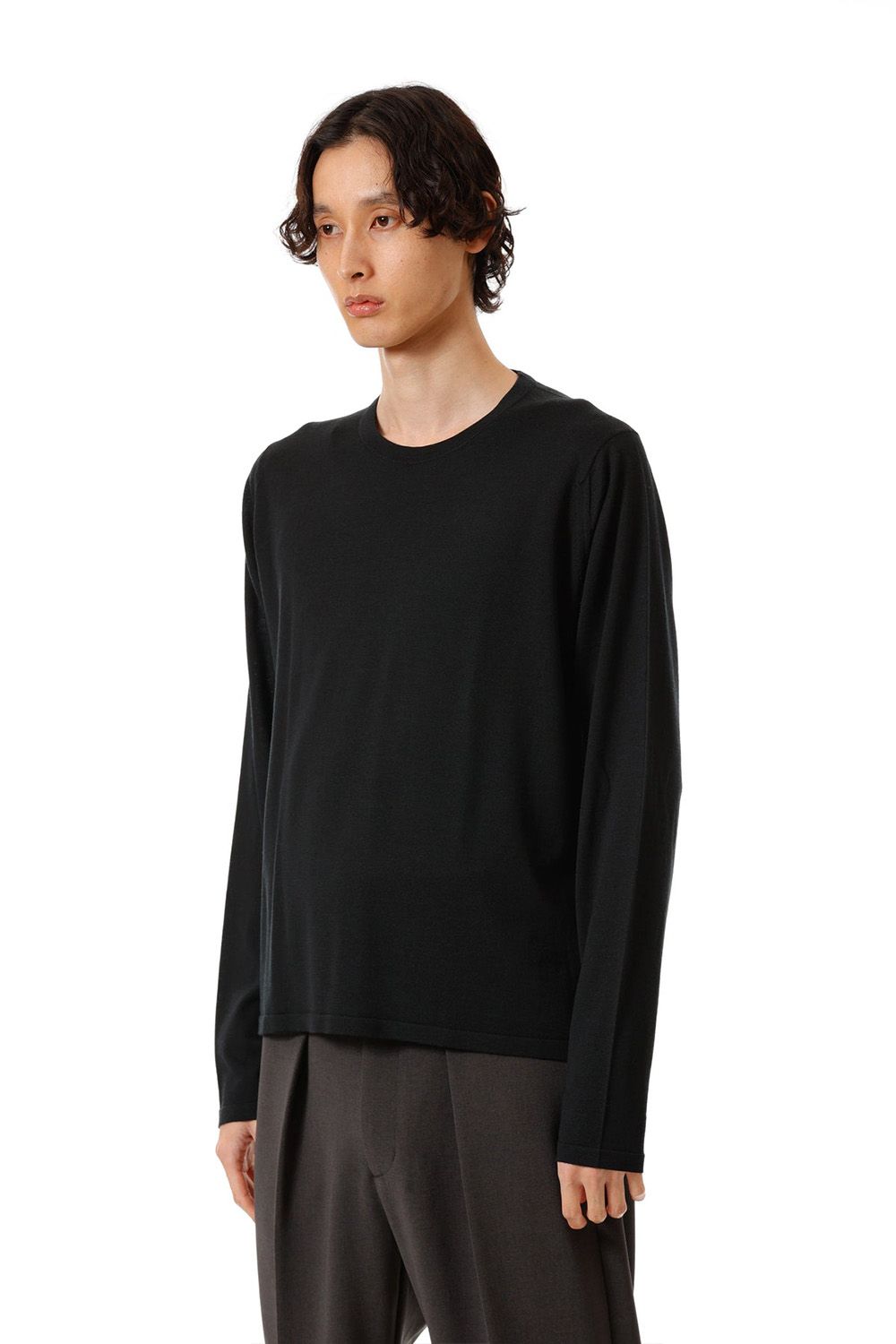 × JOHN SMEDLEY MERINO EXTRAFINE WELTED CREW NECK L/S / ブラック