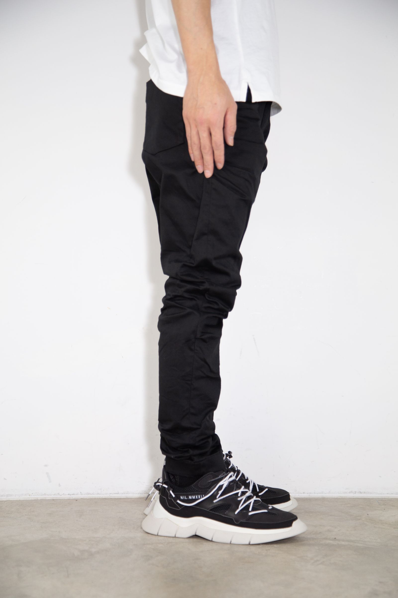 LIGHT CRASH JEANS / ソリッドブラック